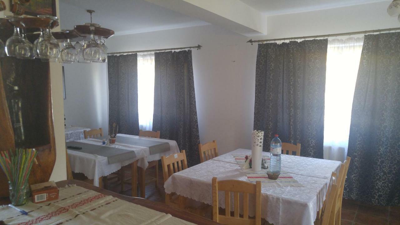 Pensiunea Casa Vanatorului Hotel Oteleni Eksteriør billede