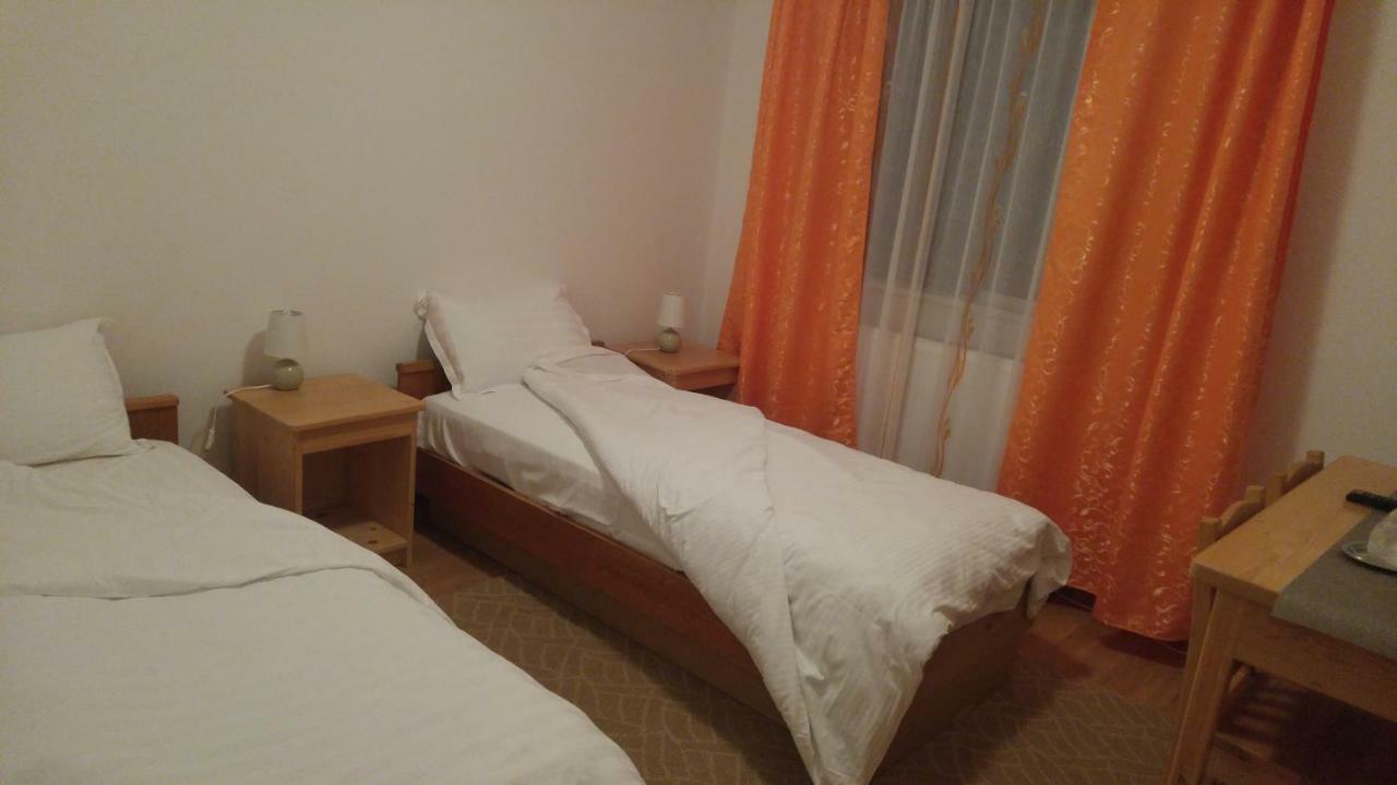 Pensiunea Casa Vanatorului Hotel Oteleni Eksteriør billede