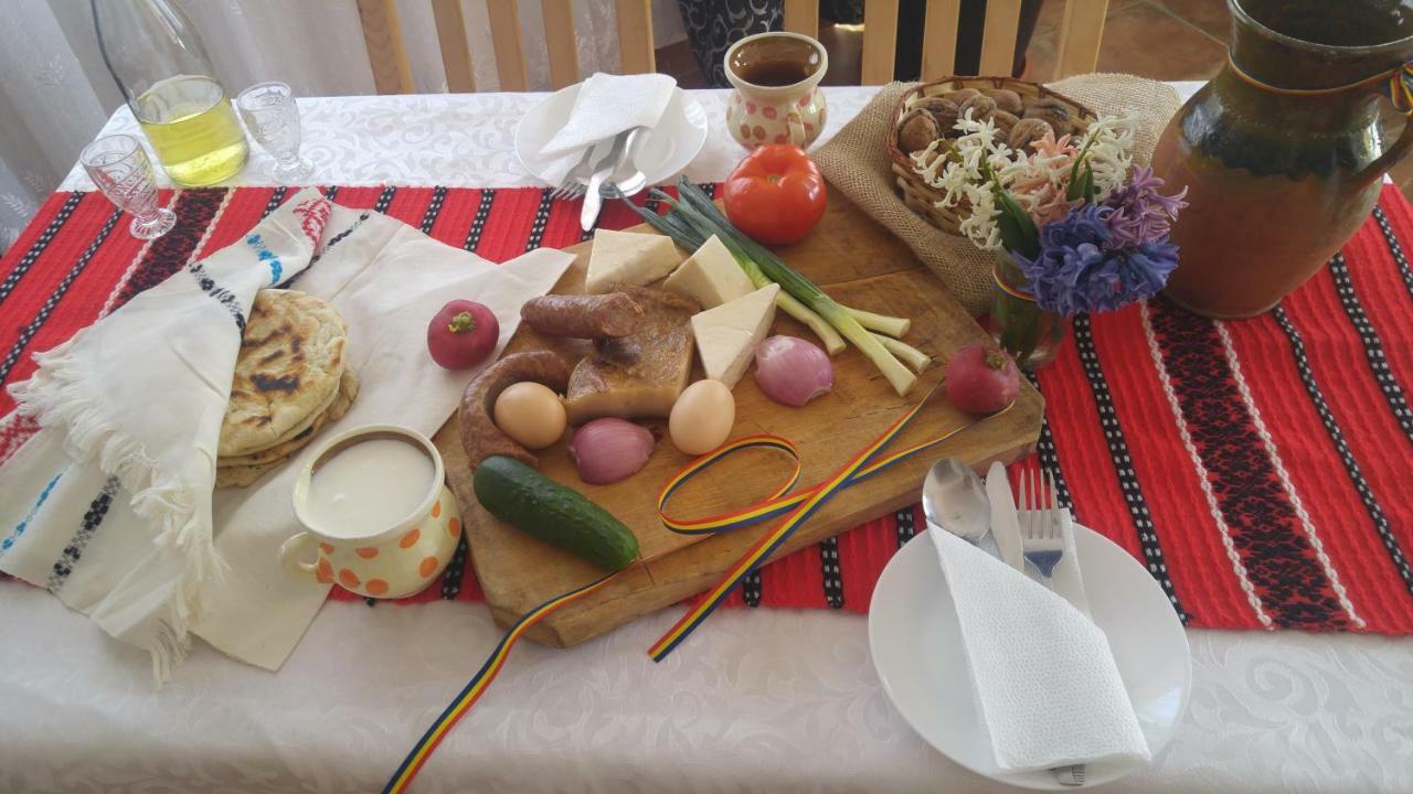 Pensiunea Casa Vanatorului Hotel Oteleni Eksteriør billede